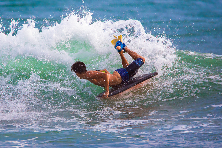 Bodyboarding fins: it's easy to lose a flipper in the surf | Photo: Shutterstock