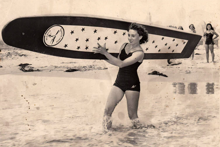 Eleanor Moynier Smead: getting ready for surf on the north side of the Santa Monica pier in the 1940s | Photo: Smead Archive