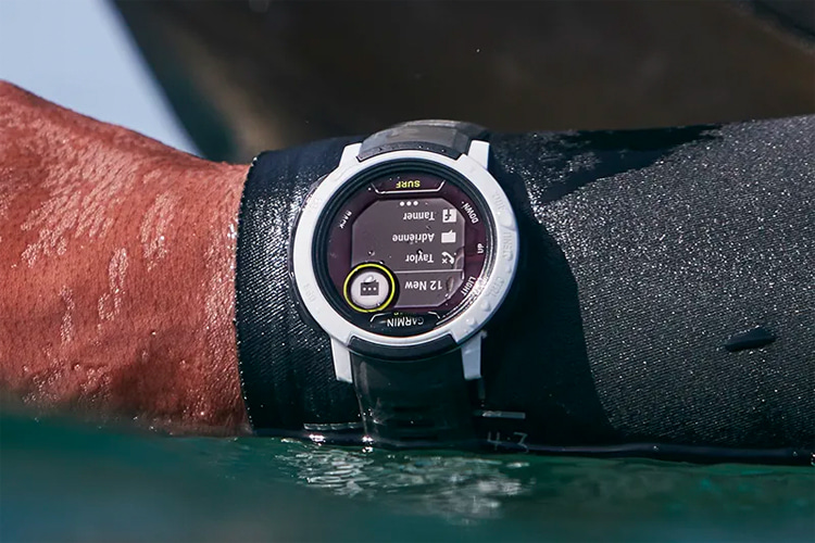 Garmin Instinct 2 Solar Surf: the smartwatch features surf forecasting data | Photo: Garmin