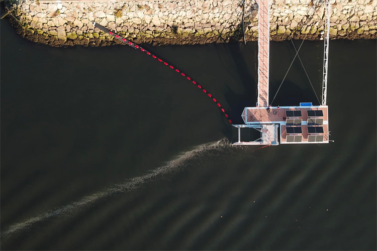 The Great Bubble Barrier: a fizzy curtain that diverts river plastics from reaching the ocean | Photo: The Great Bubble Barrier