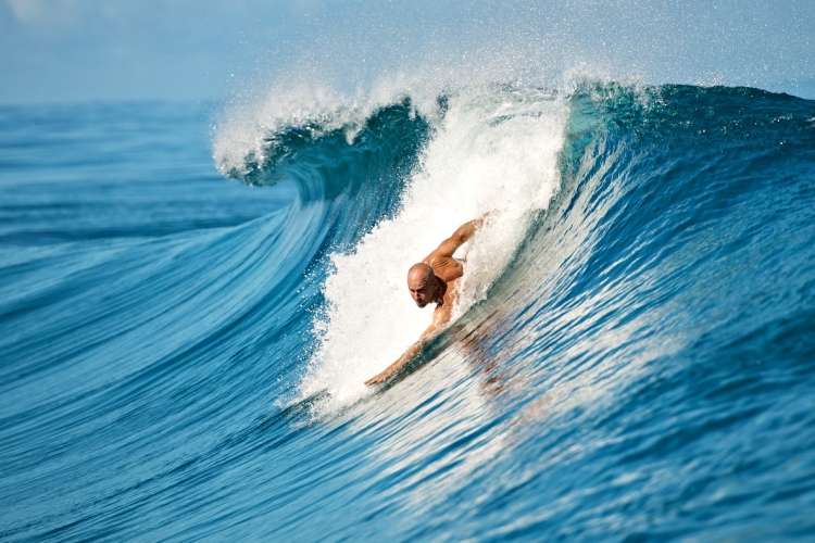 Bodysurfing: learn how to swim and kick your feet to catch a wave | Photo: Tim Mckenna