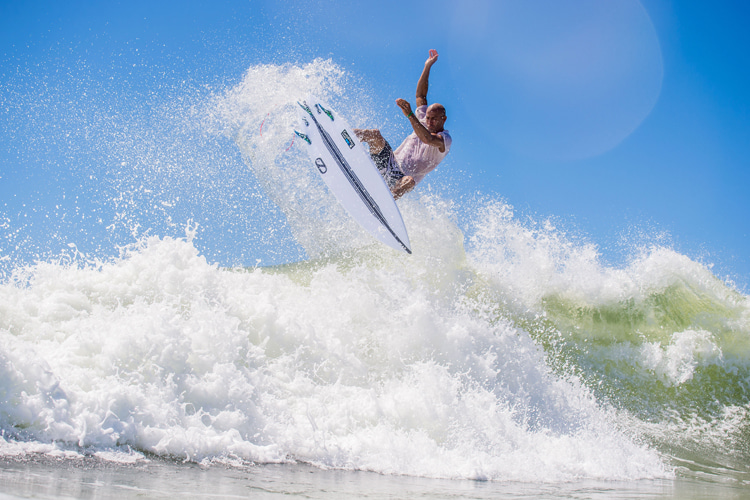 Kelly Slater: he became a prolific aerial surfer well into his 30s | Photo: Red Bull