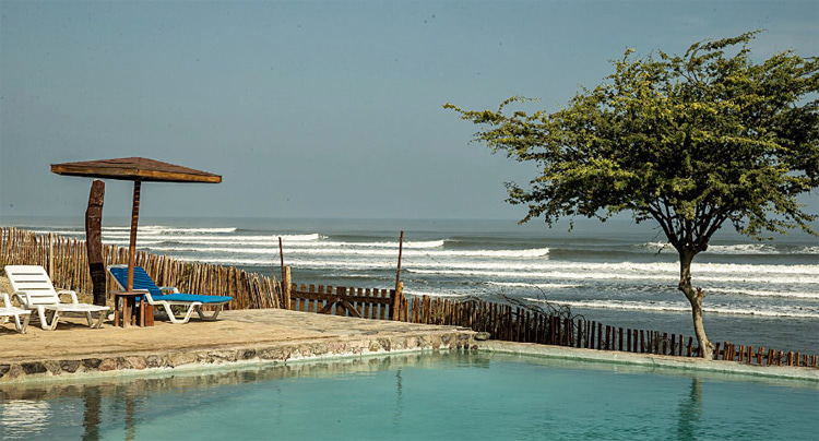 Pacasmayo: a ride in these waves could be one mile long and last four minutes | Photo: Si Crowther/IWT