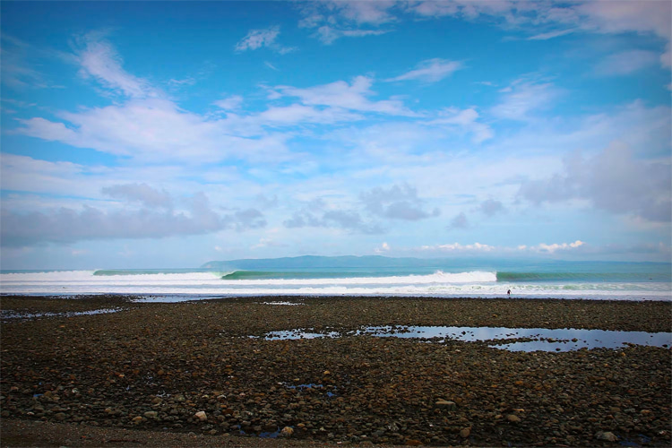 Pavones, Punta Arenas, Costa Rica: one of the longest waves for surfing in the planet | Photo: Carvalho/Red Bull
