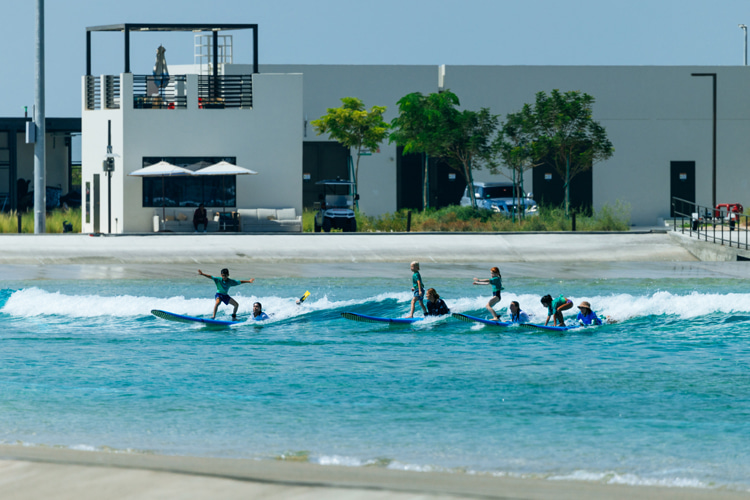 Surf Abu Dhabi: the world's largest wave pool is powered by Kelly Slater Wave Co. technology | Photo: Surf Abu Dhabi Surf Abu Dhabi: the world's largest wave pool is powered by Kelly Slater Wave Co. technology | Photo: Surf Abu Dhabi