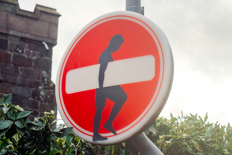 Surf bans: where do you draw the line between the right to ride waves and putting your life at risk? | Photo: Brian Aitkenhead/Creative Commons