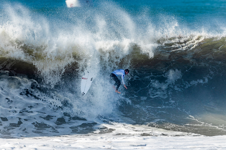 Wipeout: 40 percent of all surf-related injuries involve the head | Photo: WSL Wipeout: 40 percent of all surf-related injuries involve the head | Photo: WSL