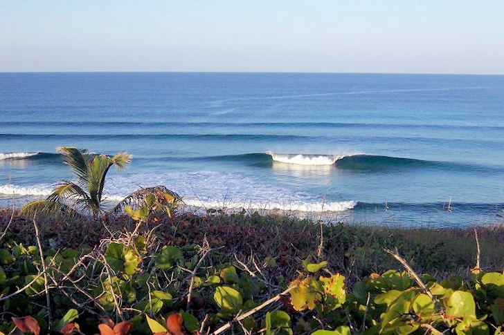 Surfers Beach: uncrowded surf in the Bahamas | Photo: Colin Jury