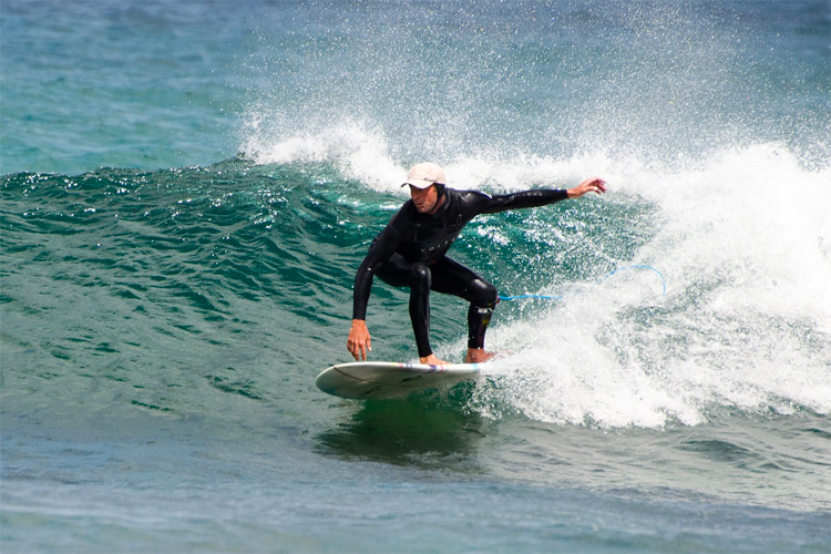 Surfing hats: headware that protects your skin, eyes, and ears | Photo: Weeks/Creative Commons Surfing hats: headware that protects your skin, eyes, and ears | Photo: Weeks/Creative Commons