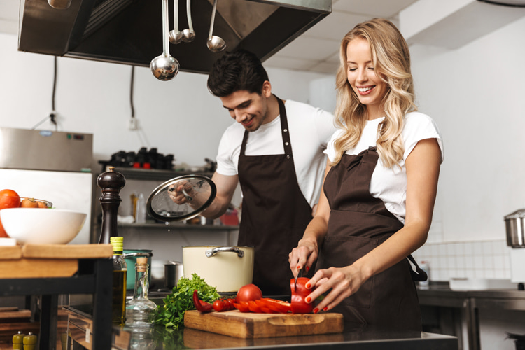 Kitchen: reduce waste by planning your meals and making the most of your food | Photo: Shutterstock