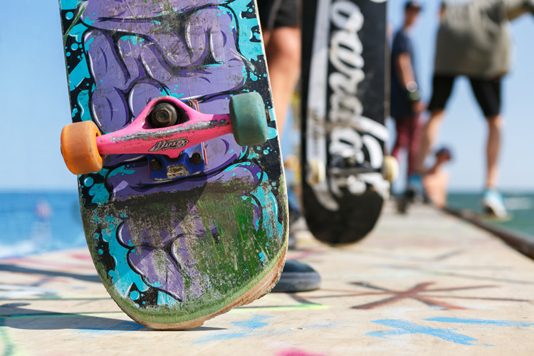 Skateboarding: ask for tips and advice from fellow skaters at the skatepark | Photo: Shutterstock