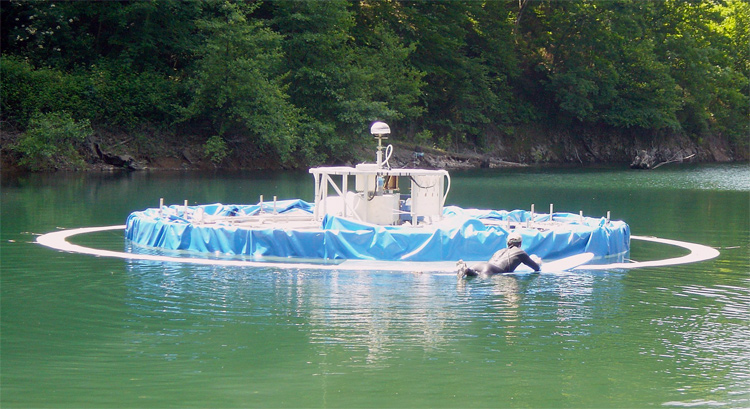 Wavegarden: one of the first prototypes was a circular surf lagoon | Photo: Wavegarden